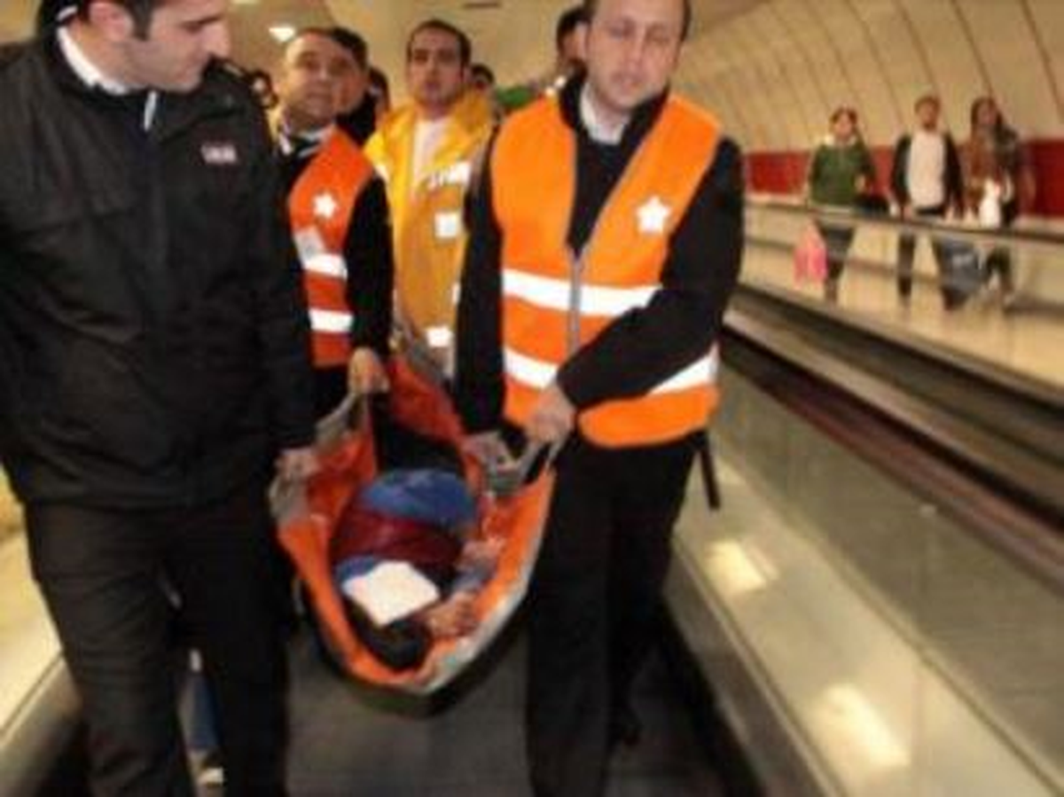 Metro Güvenliğine Yapılan Saldırı Kameralara Yansıdı