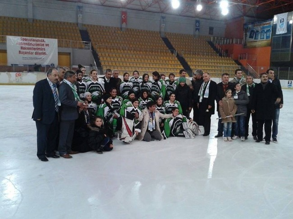 Narmanspor Bayan Buz Hokey Takımı Erzurum\'a Mutlu Dönüyor