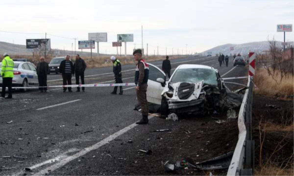 Nevşehir\'de 2 Otomobil Çarpıştı: 1 Ölü, 3 Yaralı