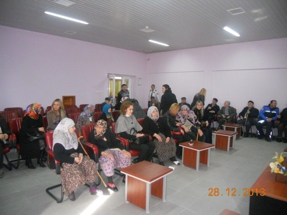 Polis Eşlerinden Huzur Evi Sakinlerine Ziyaret