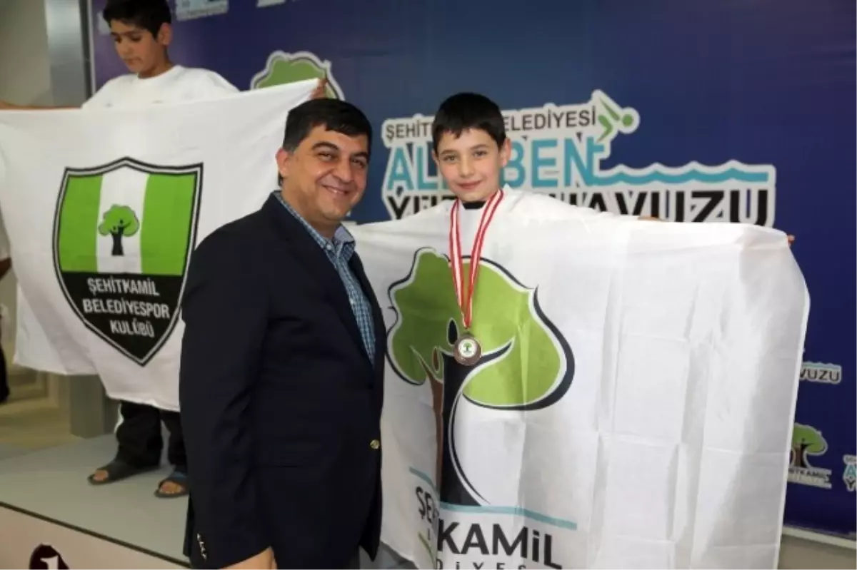 Şehitkamil\'de Kulaçlar Kurtuluş Kupası İçin Atıldı
