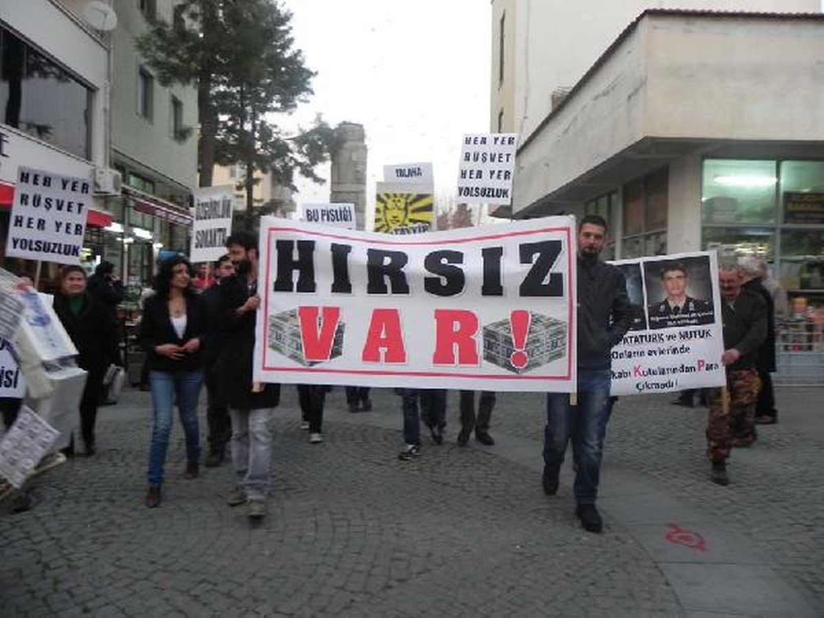 Selçuk\'ta TGB\'liler Hükümeti Protesto Etti