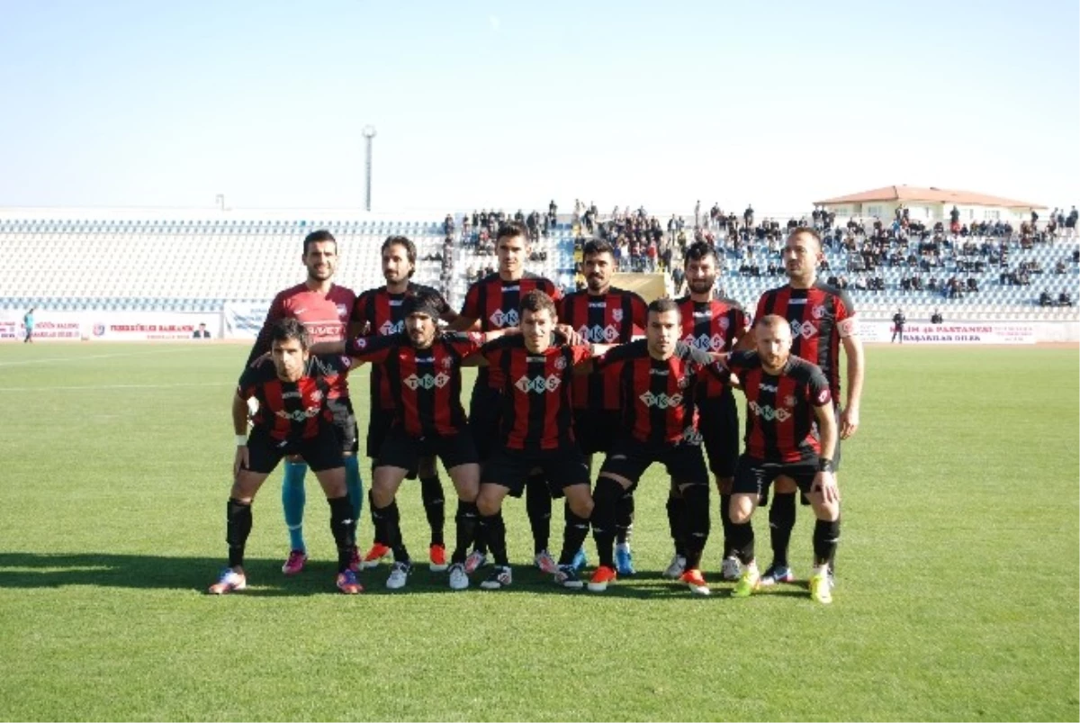 Tosya Belediye Spor 5 Futbolcu ile Yollarını Ayırdı