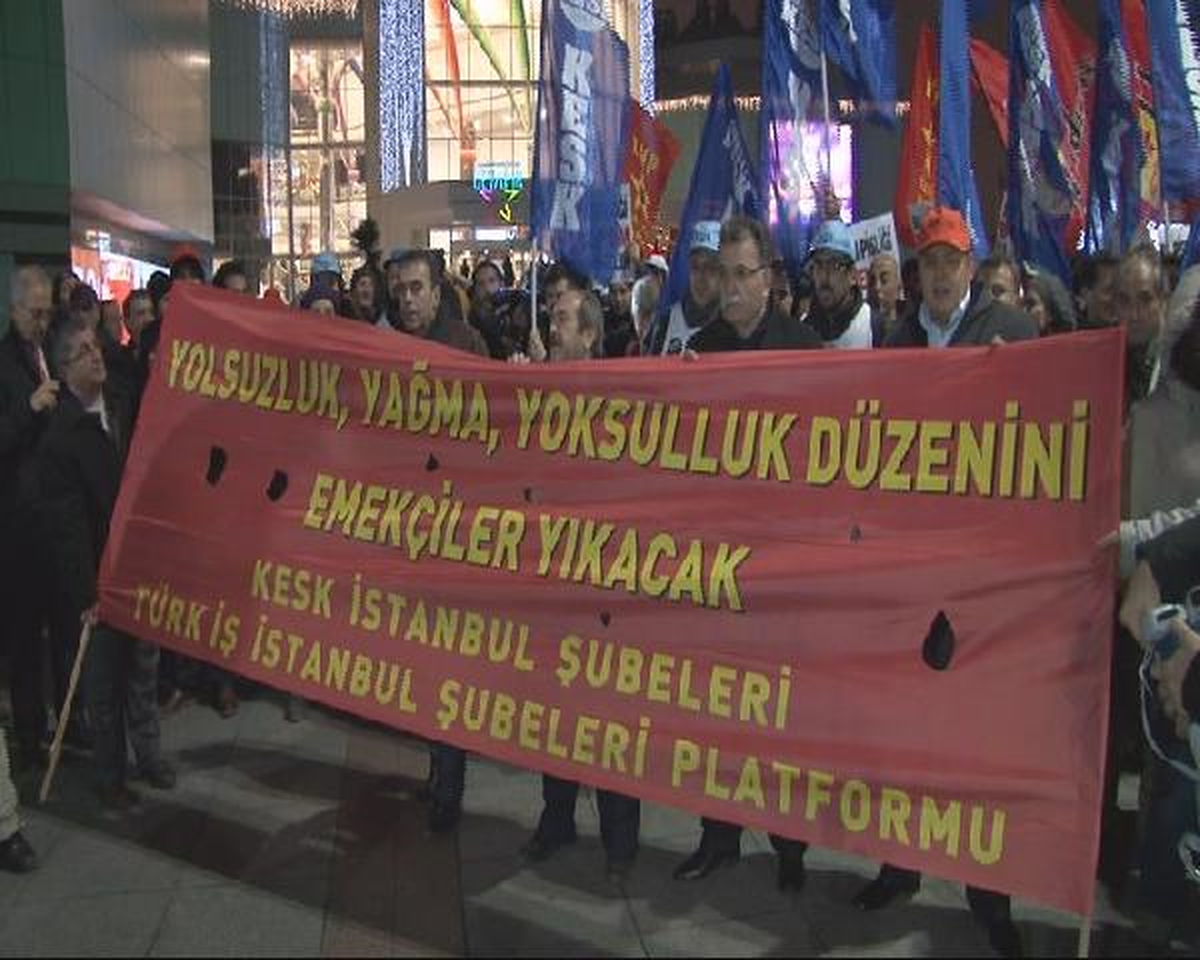 Türk - İş ve KESK Üyeleri Şişli\'de Hükümeti Protesto Etti