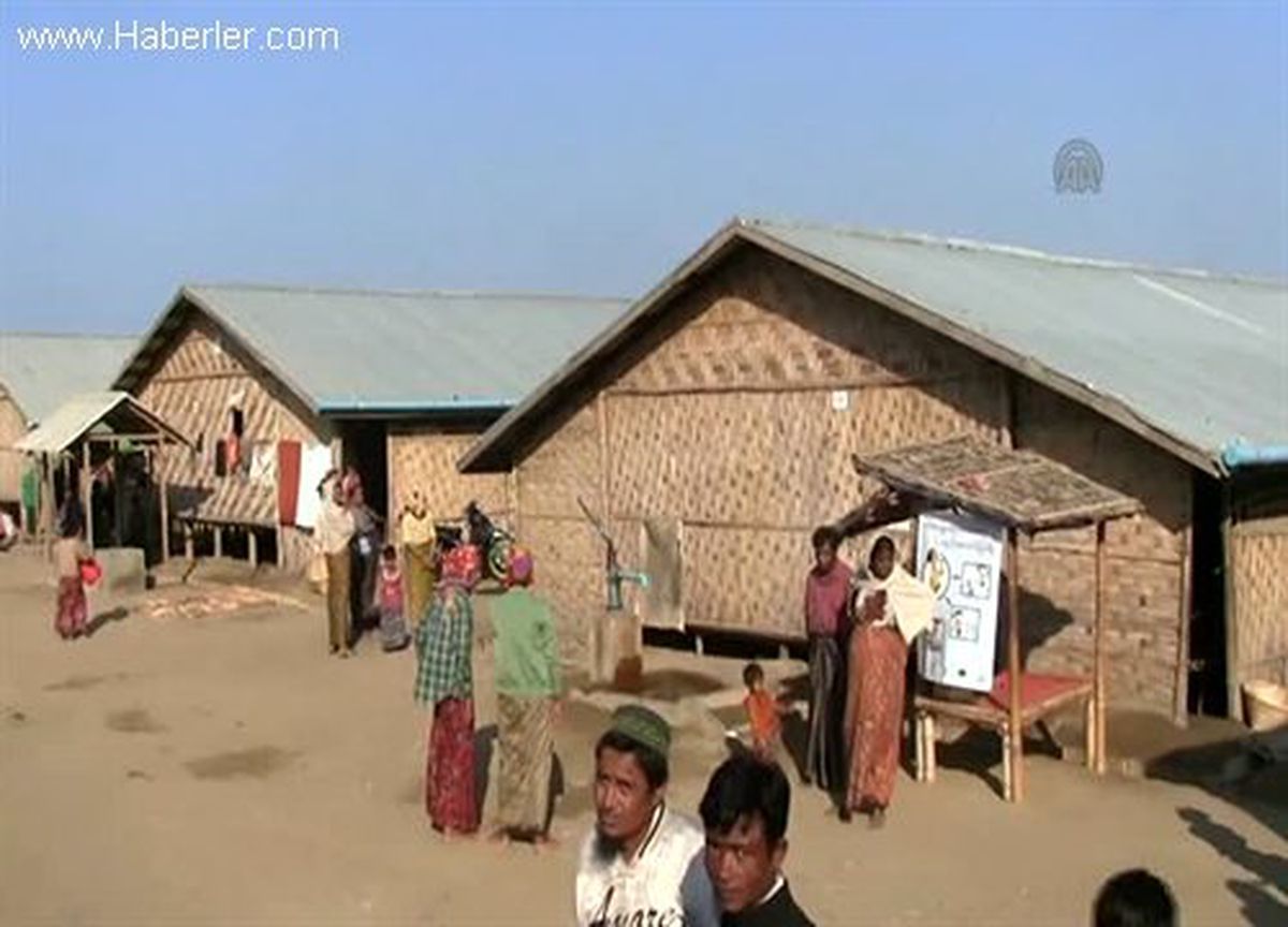 Türk Kızılayı Arakanlı ihtiyaç sahiplerini yanlız bırakmıyor -