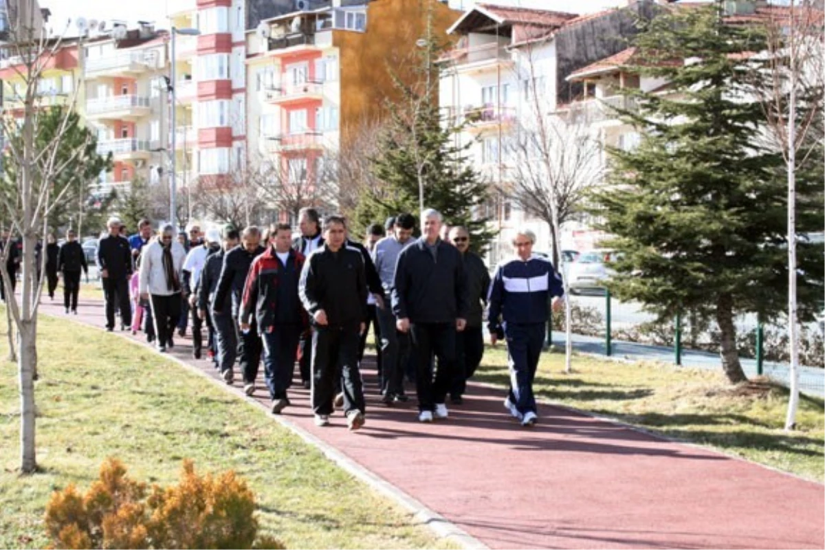 Uşak Protokolü Sağlık İçin Yürüdü