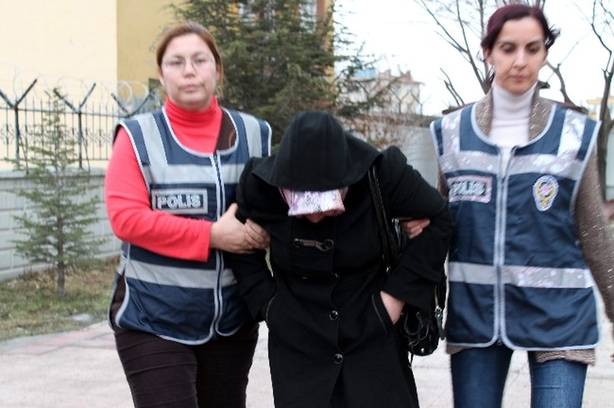 Yaşlıları Yardım Bahanesiyle Dolandırdı