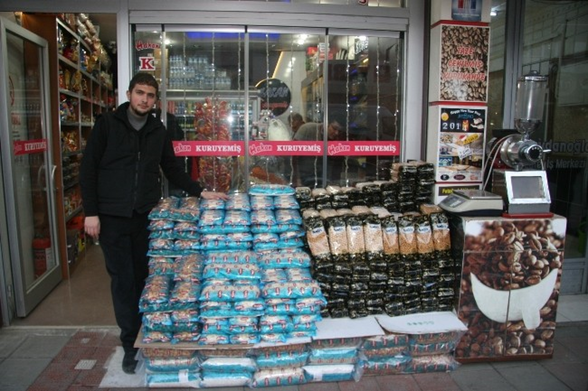 Afyonkarahisar\'da Yılbaşının Gelmesine En Çok Kuruyemişçiler Sevindi