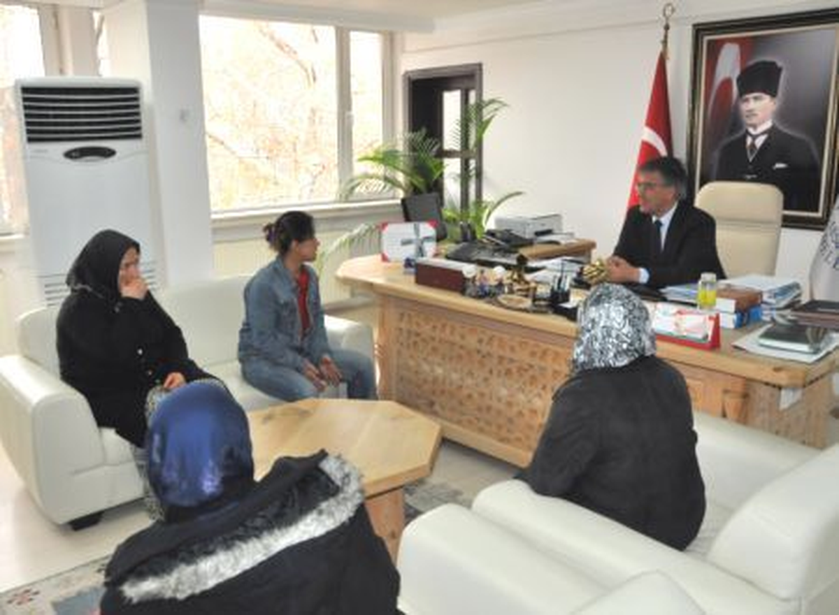 Akşehirli Velilerin "Yeni Okul" Talebi