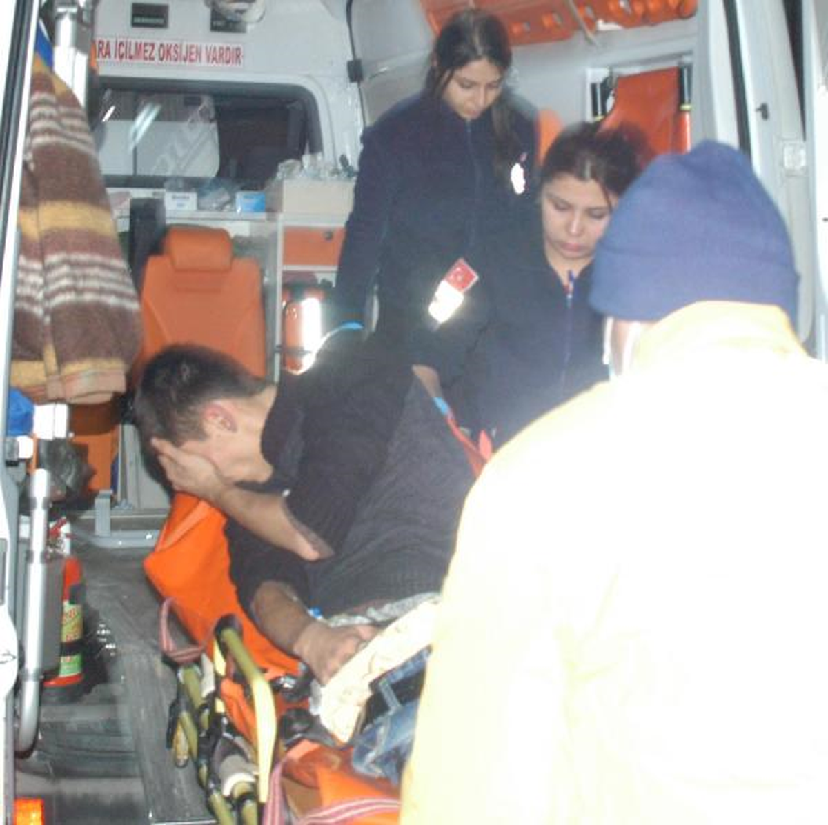 Alacak Kavgasında Bıçaklayıp Kaçtılar
