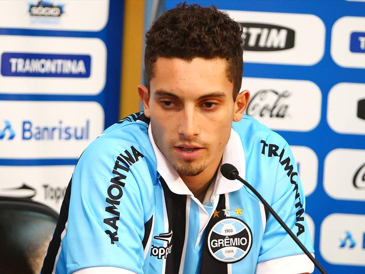 Alex Telles, Gremio\'ya Veda Etti