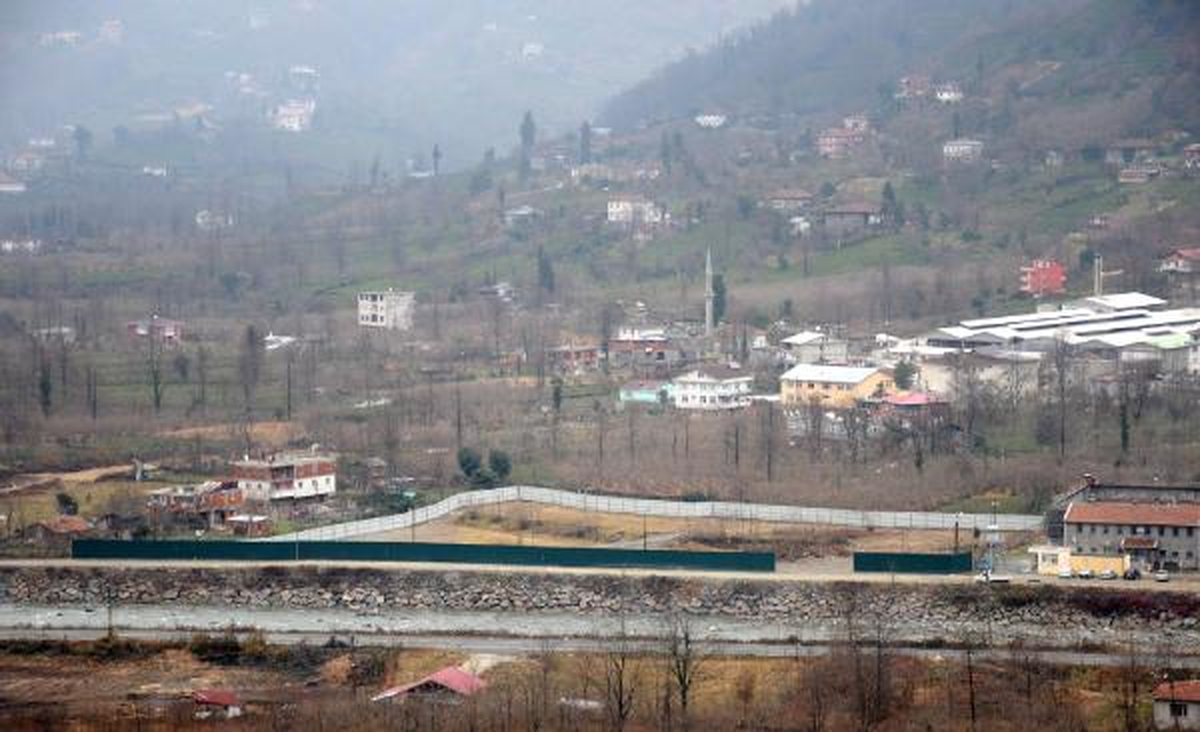 Arhavi\'de HES\'e Onay Çıktı, Mahalle Bariyerle Çevrildi