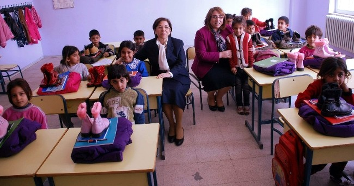Aydın\'da İhtiyaç Sahibi Öğrencilere Yei Yıl Hediyesi