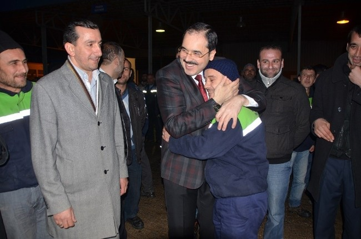 Başkan Ayaz\'dan Personele Hediye Paketi