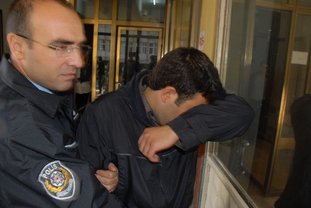 Boynundan Öpmeye Kalkan Dilenciye Ceza İndirimi