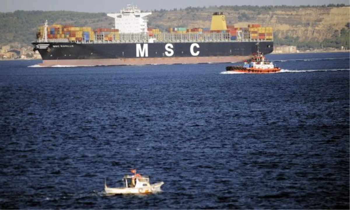 Dev Konteyner Gemisi, Çanakkale Boğazından Geçti