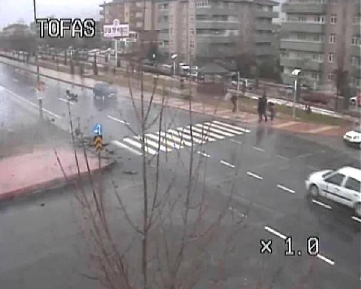 Elazığ\'da Trafik Kazaları Kameralara Yansıdı