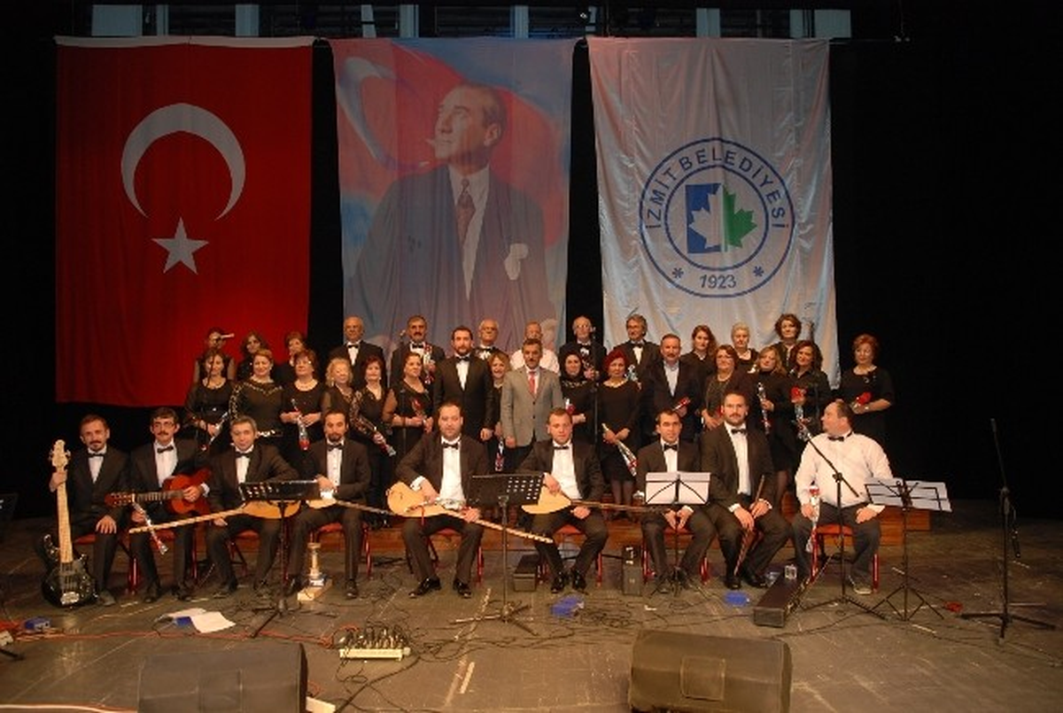 Emekliler, Profesyonellere Taş Çıkarttı