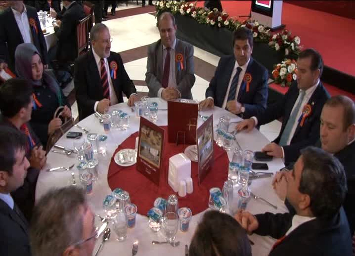 Esenler\'in İlçe Oluşunun 20\'nci Yılı Nedeniyle Düzenlenen Törende Konuşan Esenler Belediye Başkanı...