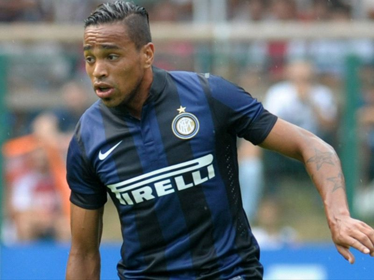 Galatasaray\'da Sol Beke Pereira