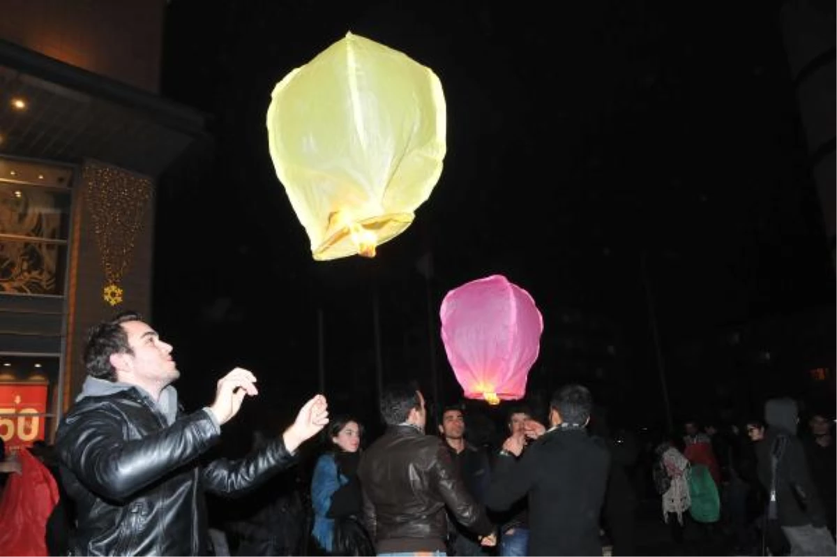 Gezi Parkı Protestolarında Ölenler İçin Gökyüzüne Dilek Fenerleri Bırakıldı