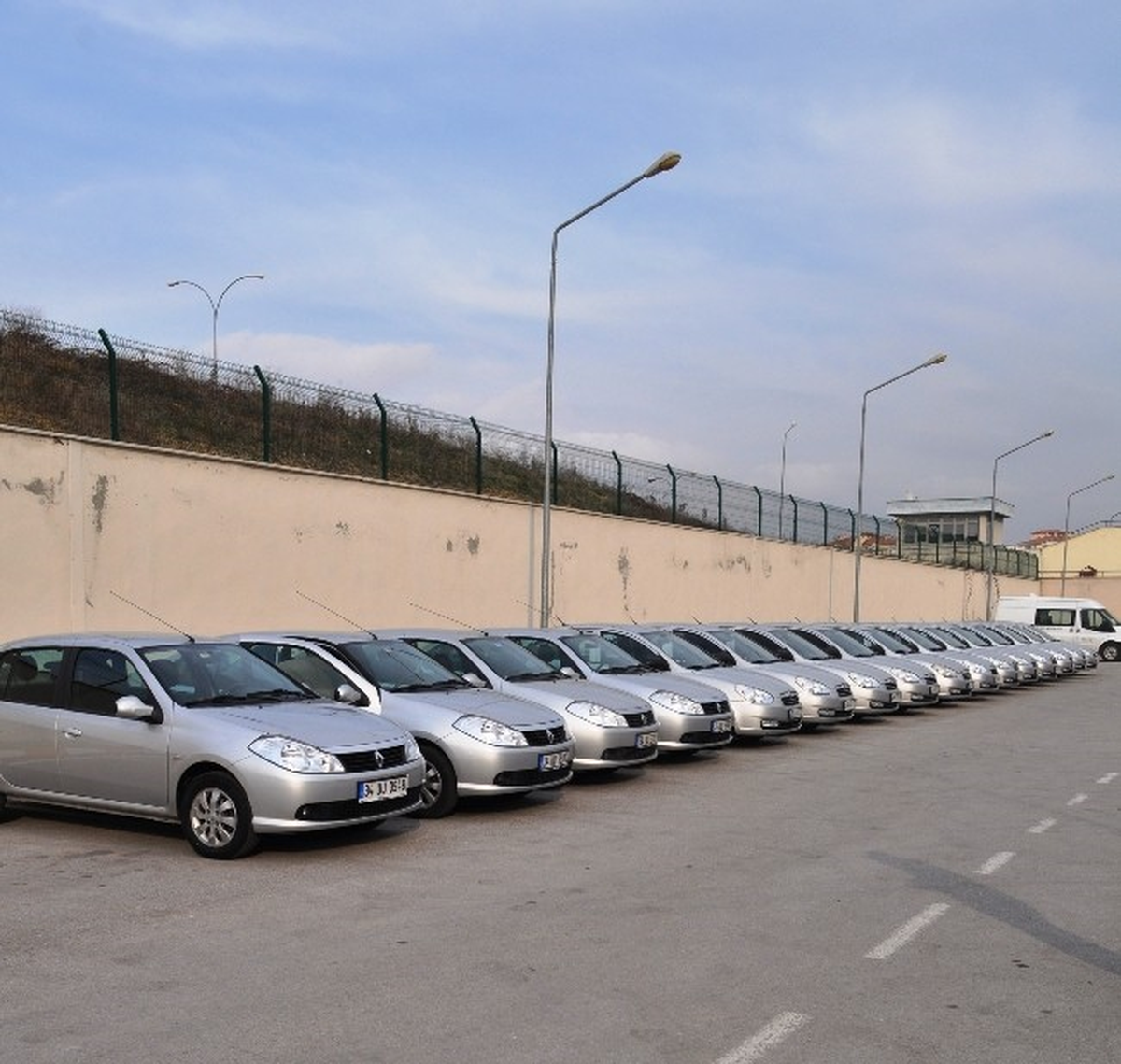 Sakarya\'da Kiralanan Araçlar Sağlık Merkezlerine Dağıtılacak