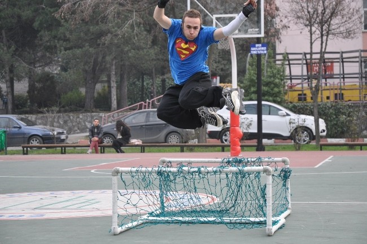 Hem Adını Hem de Sporunu Tanıtmaya Çalışıyor