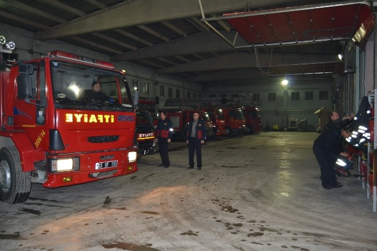 Herkes Eğlenirken Onlar Görevlerinin Başındaydı