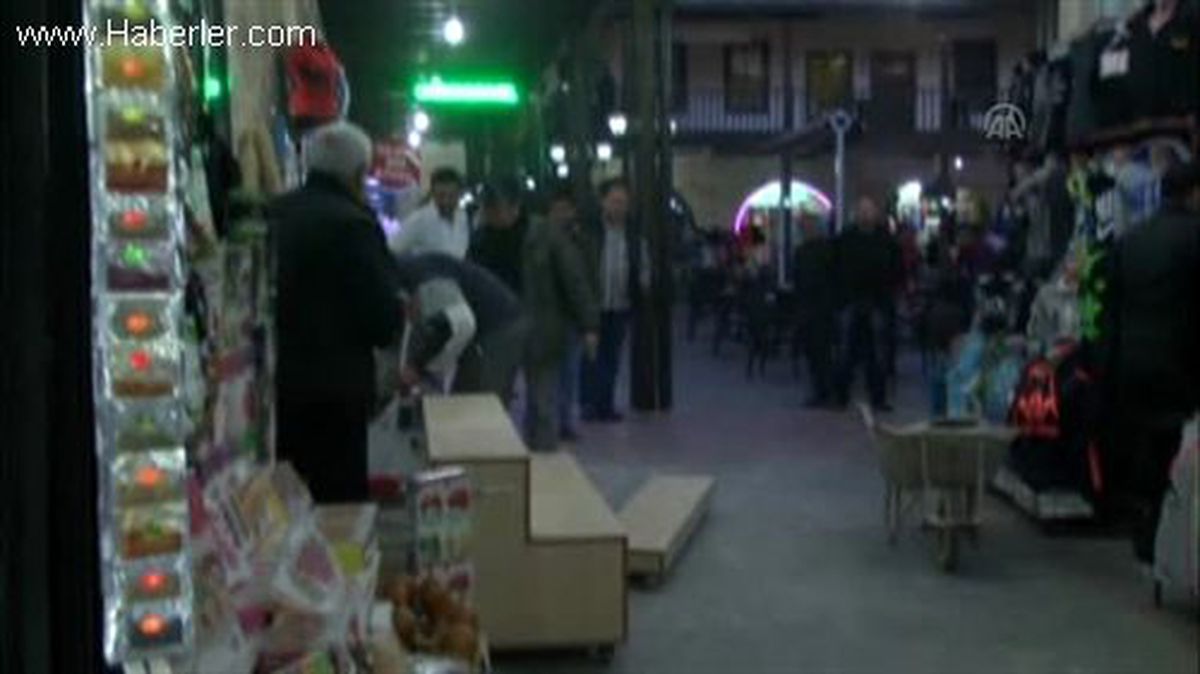 Antalya\'da Başına Alçı Tavan Düşen Kişi Yaralandı