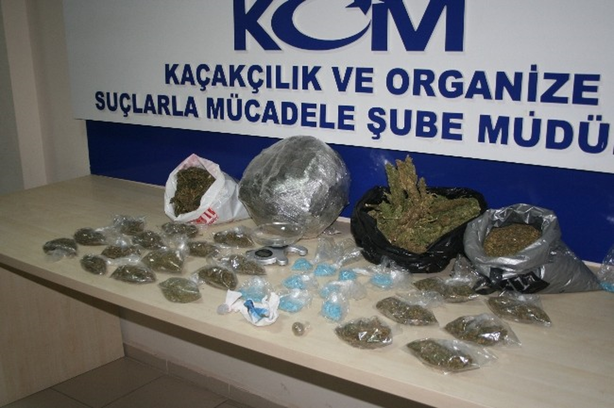 İzmir Narkotikten Yılbaşı Partileri Uyuşturucularına Baskın