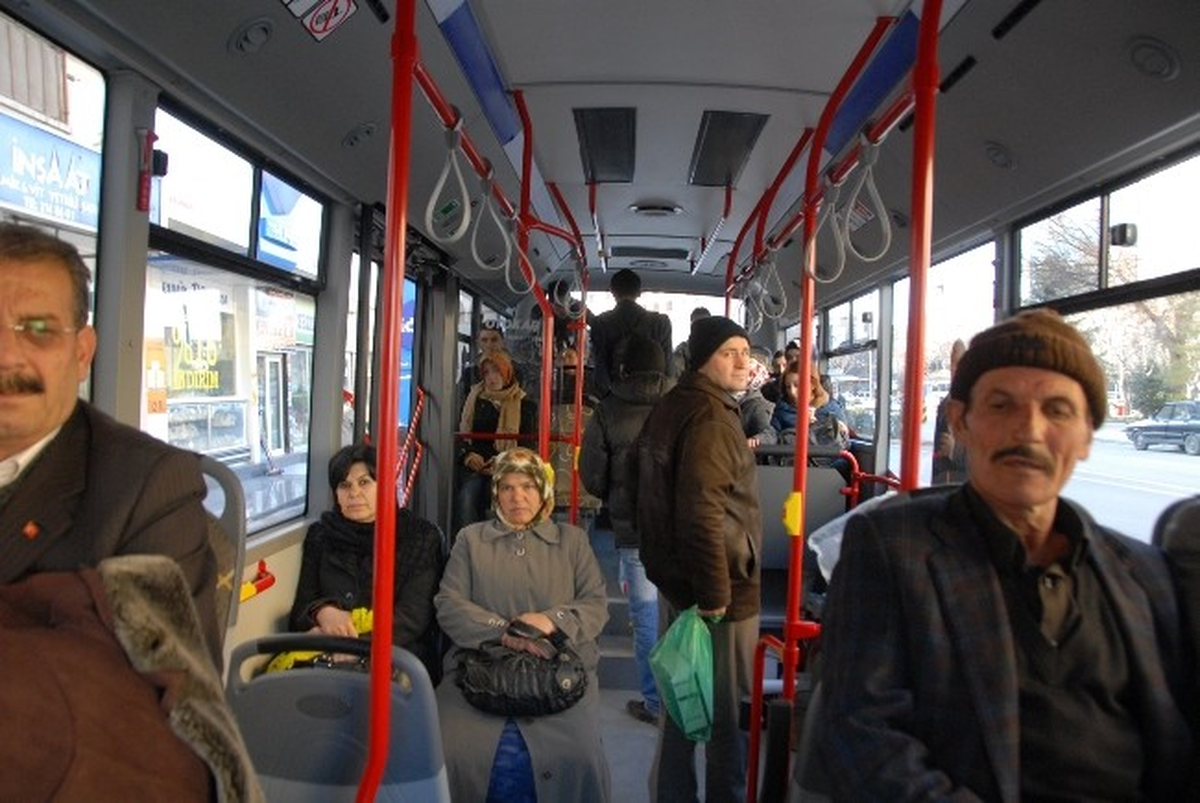 Karaman\'da 65 Yaş Üzeri Vatandaşlar Otobüslere Ücretsiz Binecek