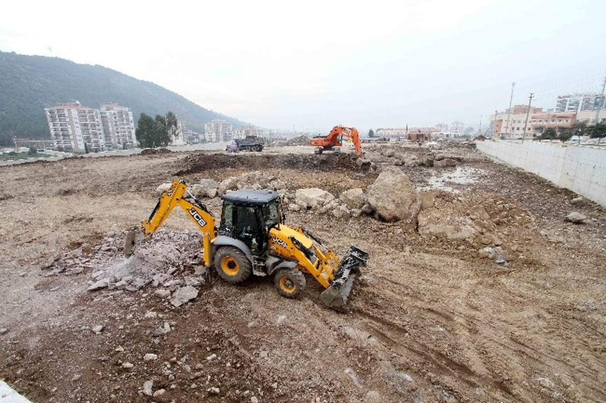 Karşıyaka Belediyesi\'nden 1 Tesis 8 Proje