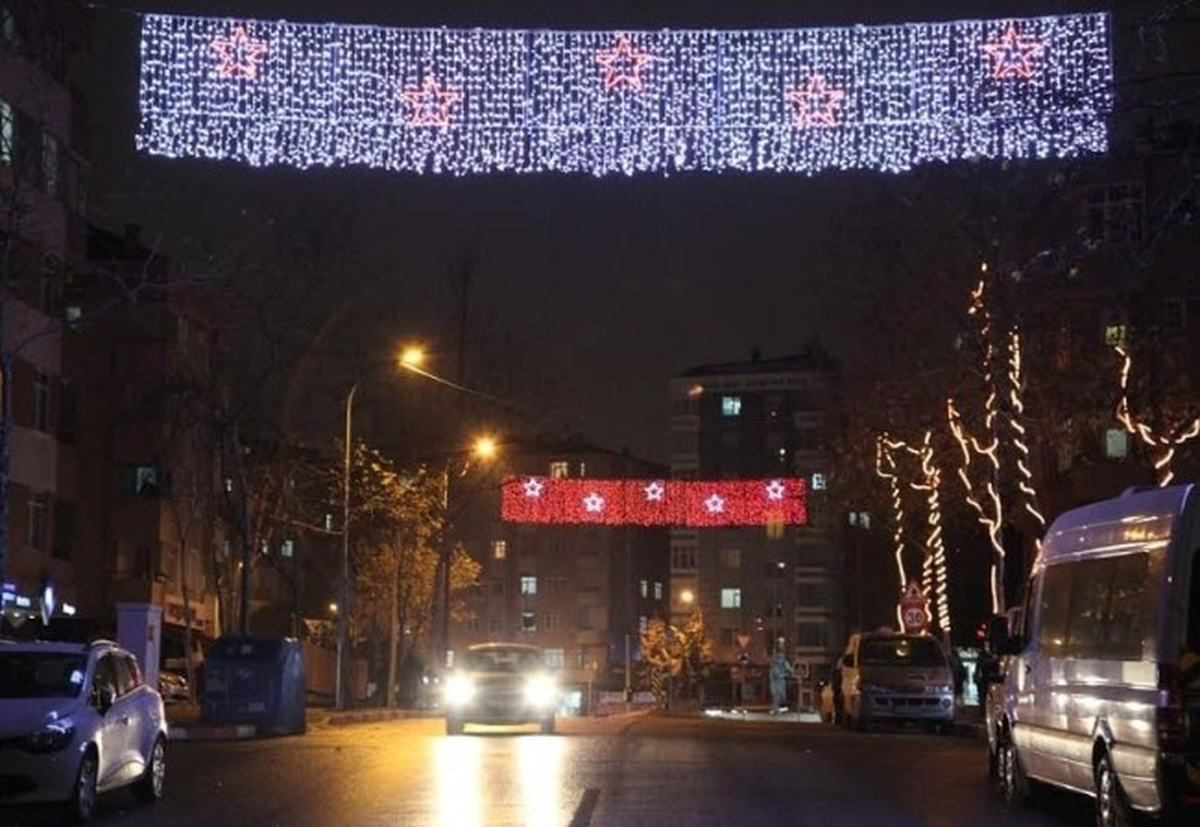 Kartal\'ın Caddeleri Yeni Yıla Hazır