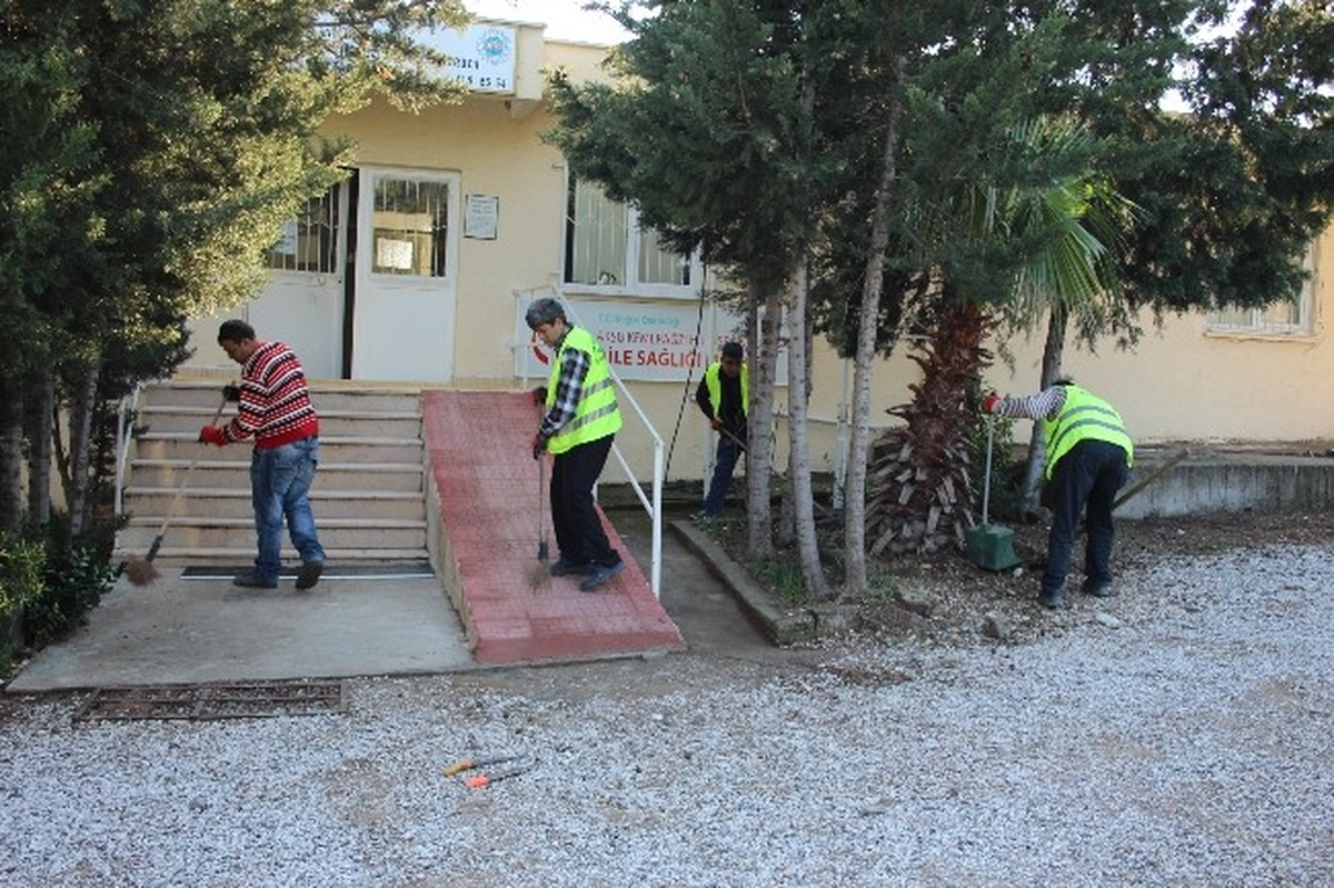 Kemerağzı\'nda Temizlik Çalışması Yapıldı