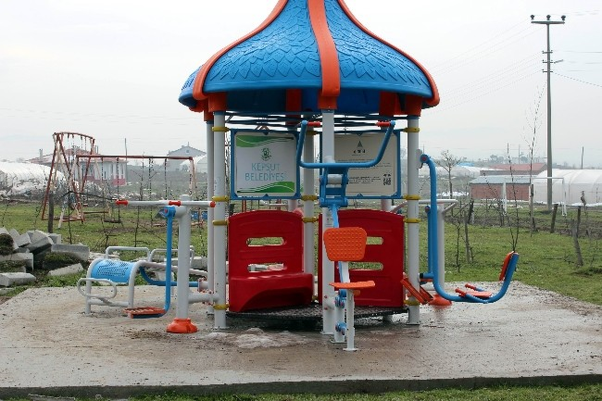 Kepsut\'ta Mahalle Olacak Köylere Çocuk Oyun Parkı