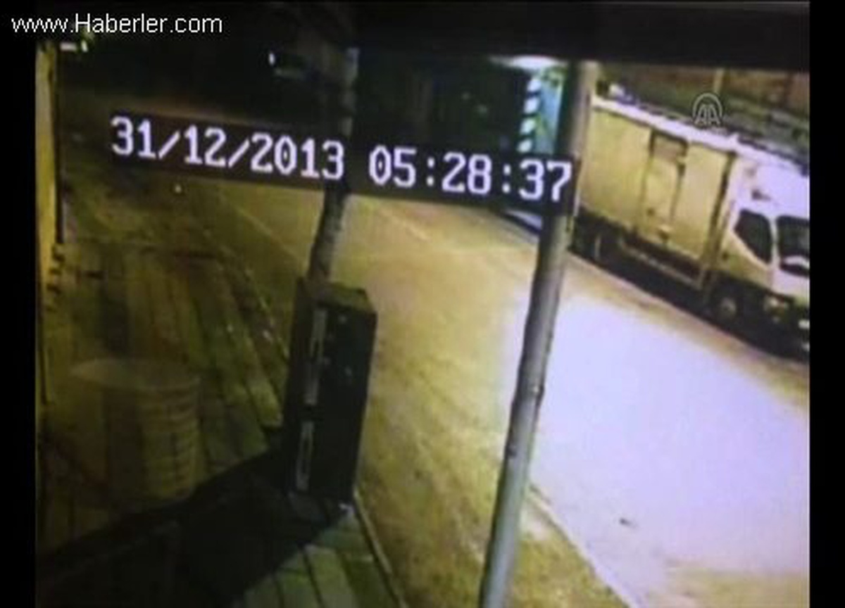 Kontrolden çıkan araç iş yerine girdi -