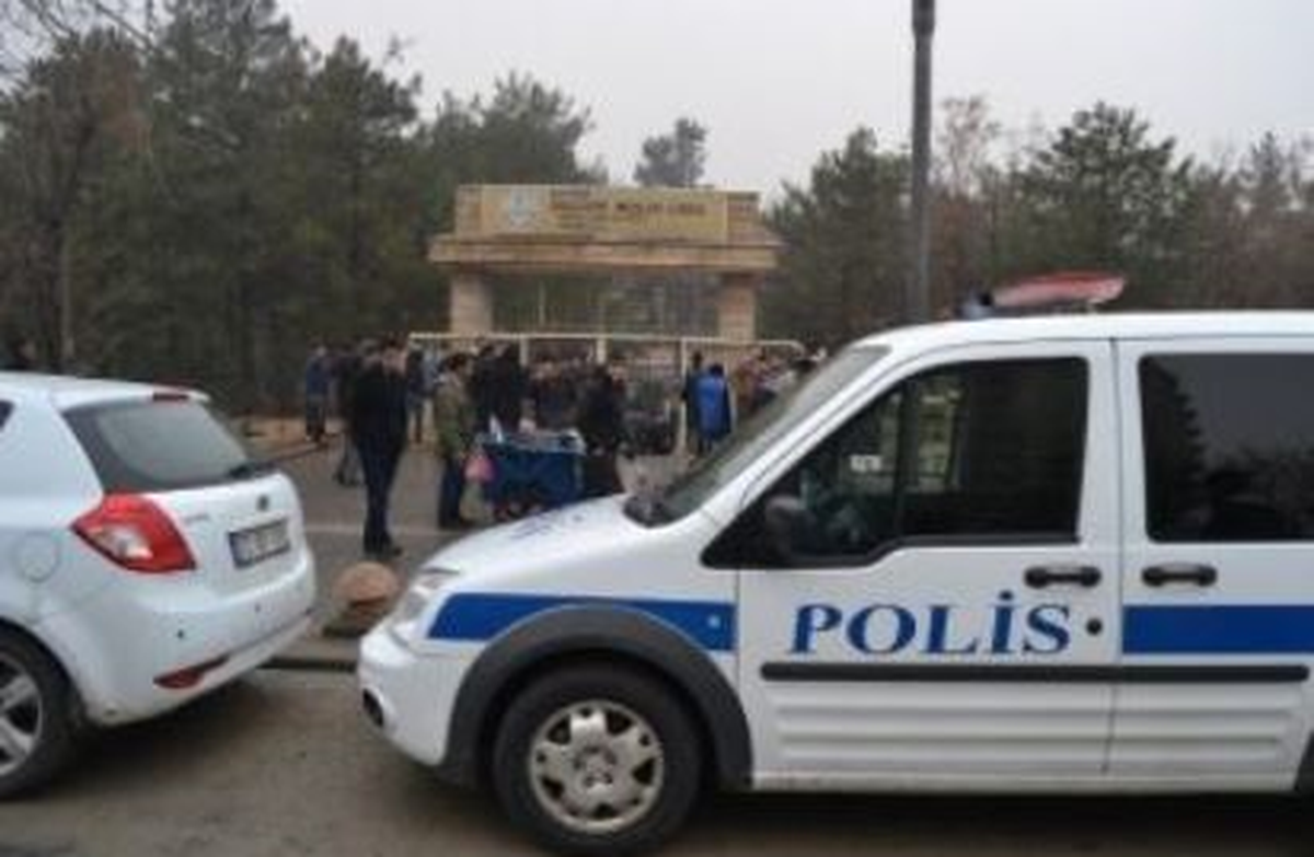 Lise Öğrencileri Arasında Kavga