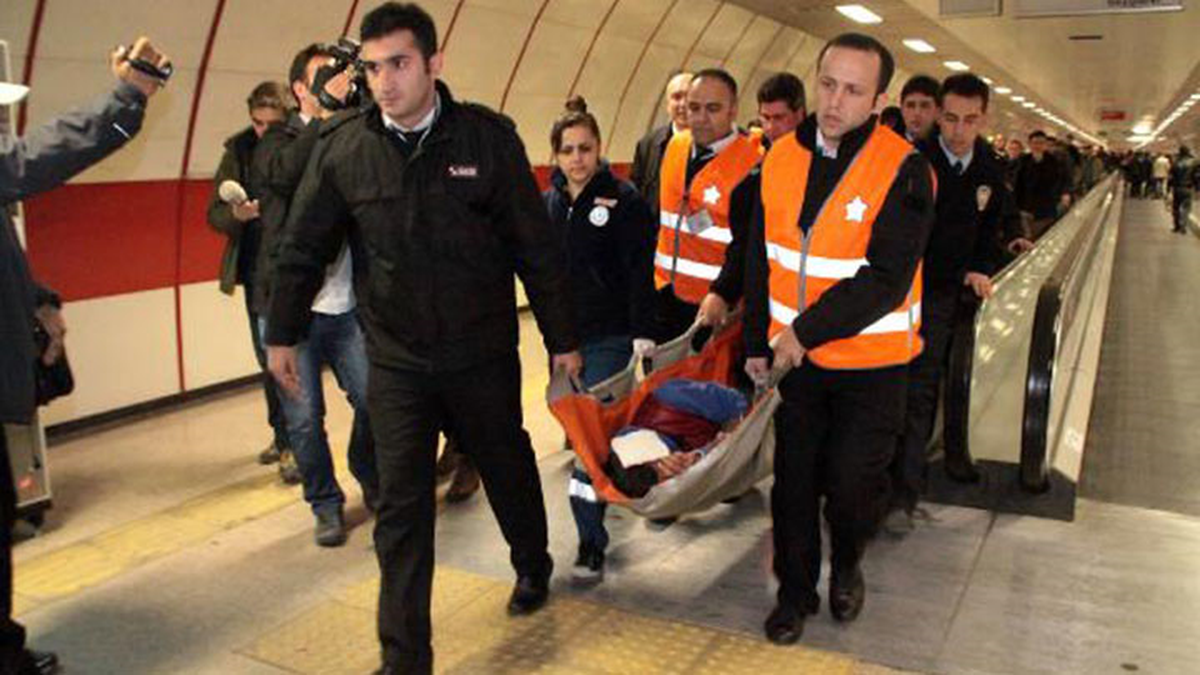 Metrodaki Kavgada Yaralanan Genç, Taburcu Edildi