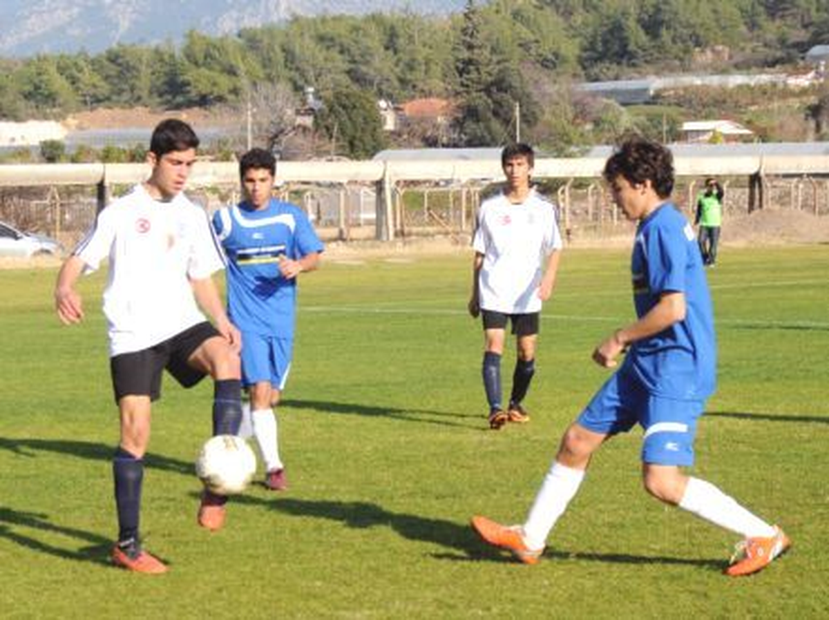 Midyat\'ta Liseler Arası Halı Saha Futbol Turnuvası