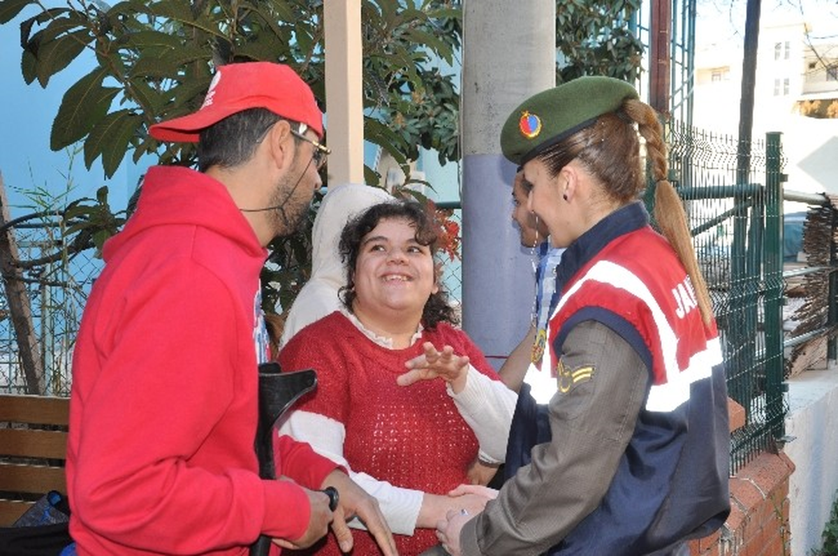 Öğrencilere Yeni Yılda Jandarma Sürprizi