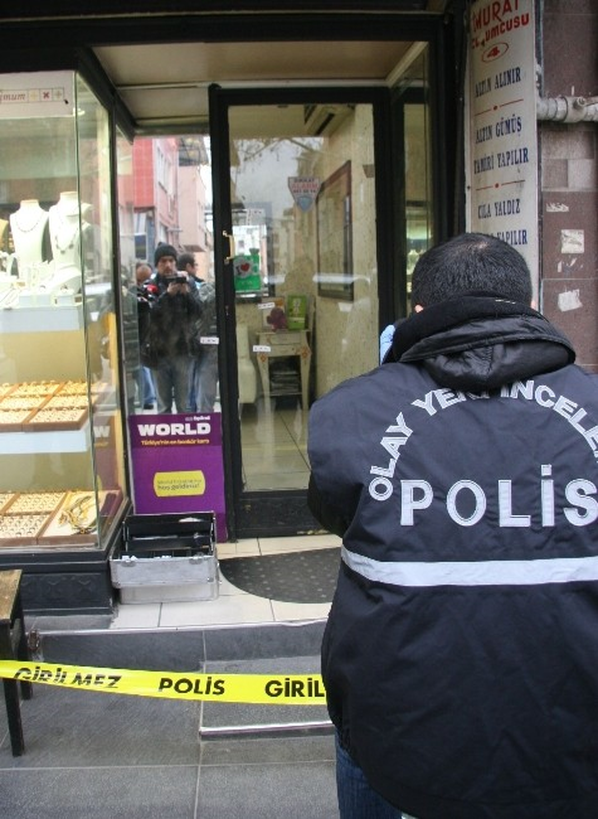 Bursa\'da Pompalı Tüfekle Kuyumcuyu Soymaya Kalktılar