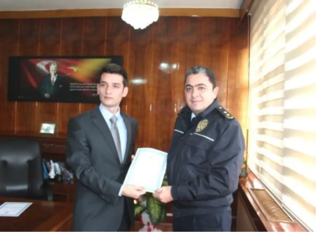 Pozantı\'da Başarılı Kamu Çalışanlarına Belge Verildi