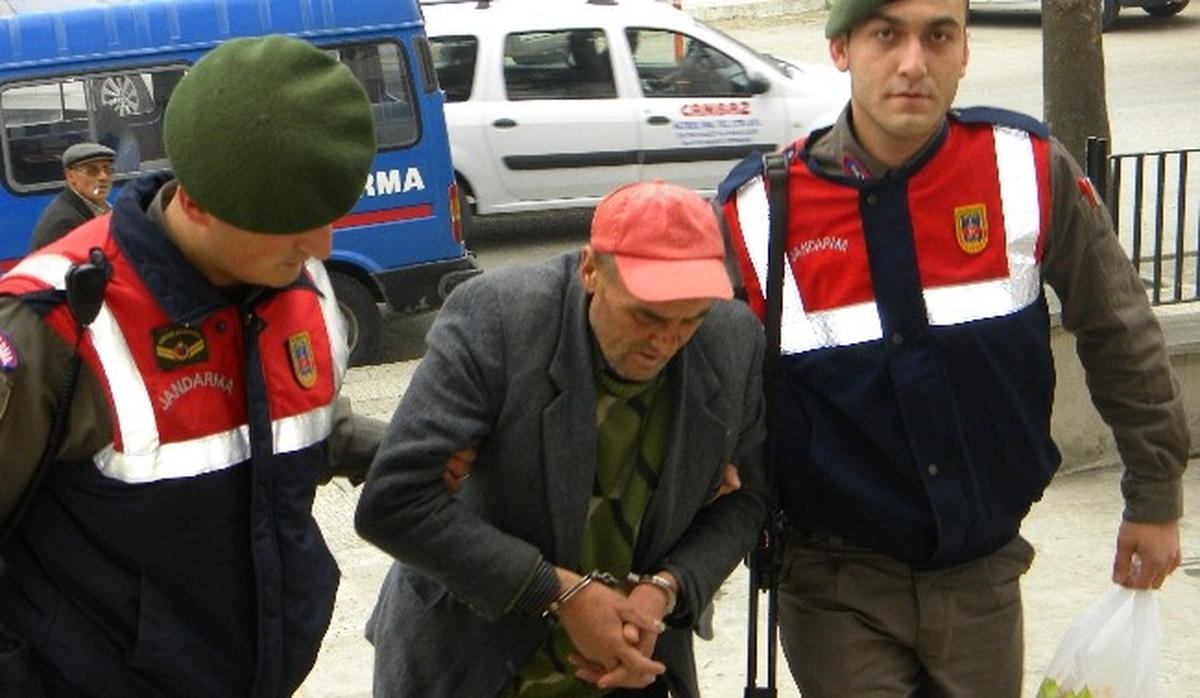 Sofrayı Hazırlamayan Annesini Sopayla Döverek Öldürdü