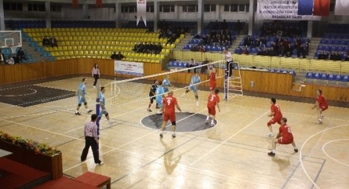 Suşehri\'de Kurumlar Arası Voleybol Turnuvası Sona Erdi
