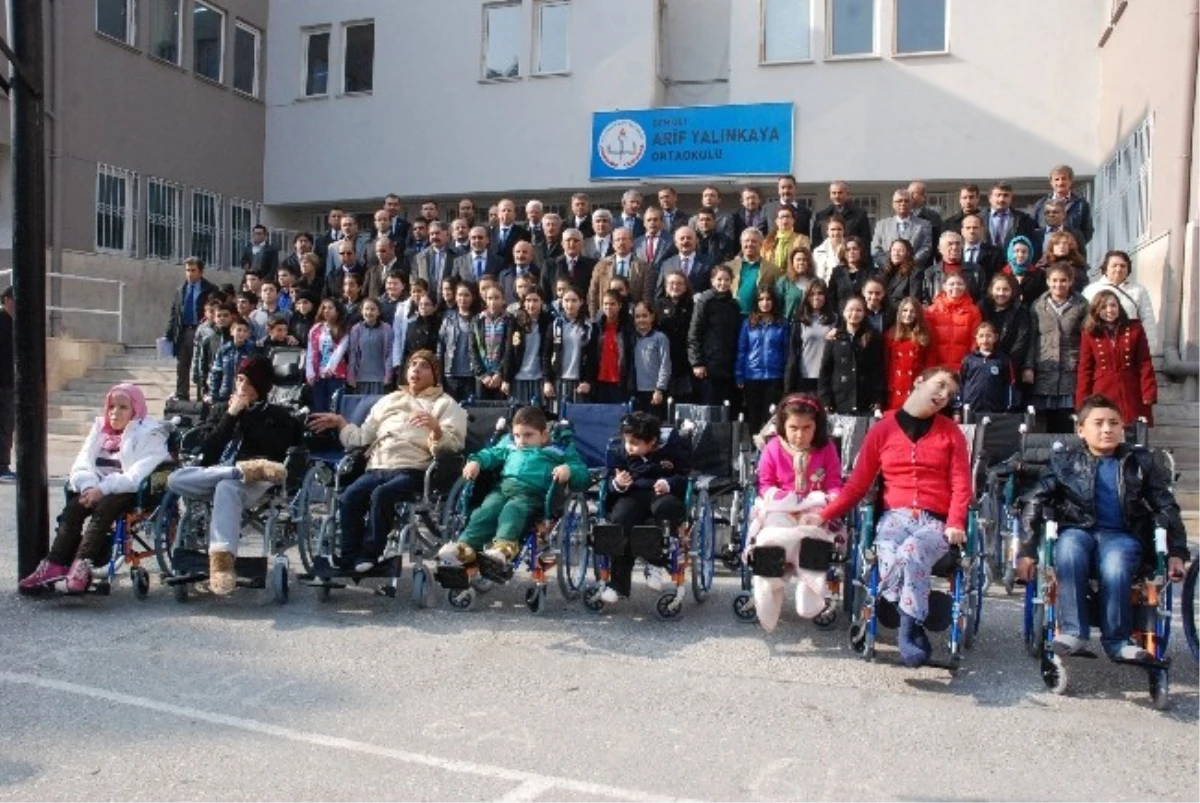 Toplanan Mavi Kapaklarla Engellilere Tekerlekli Sandalye Alındı