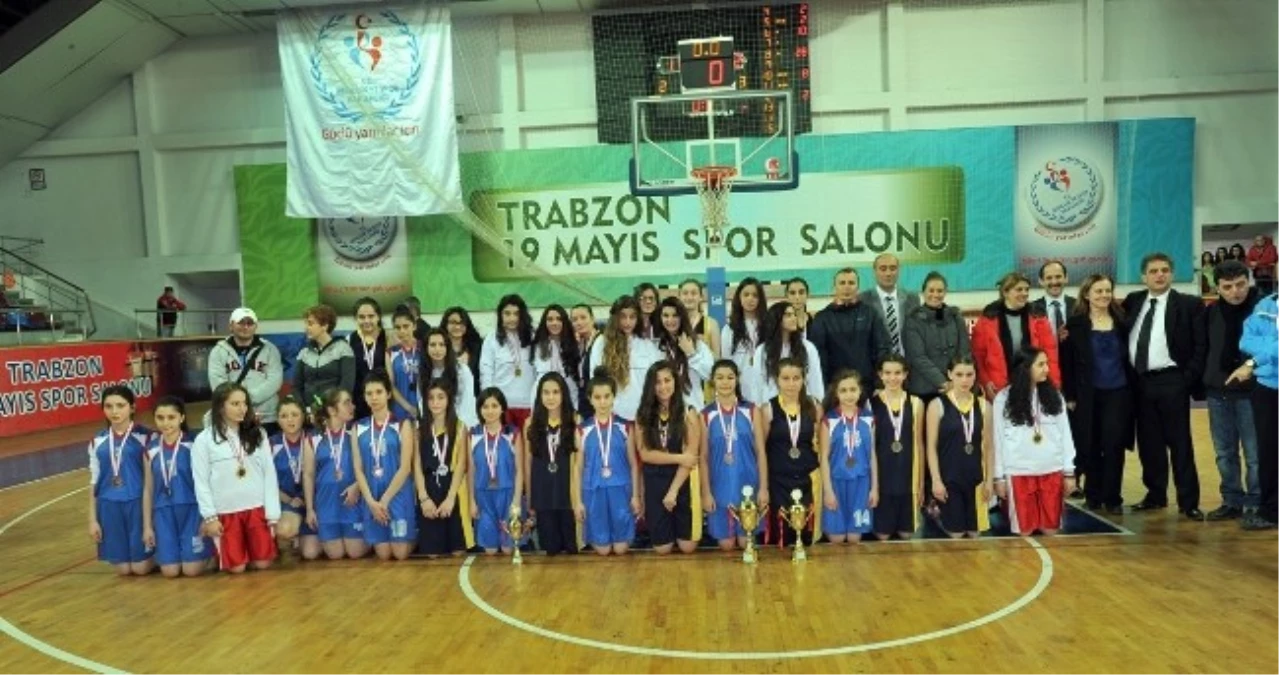 Trabzon\'da Okul Sporları Yıldız Kızlar Basketbol İl Birinciliği Sona Erdi