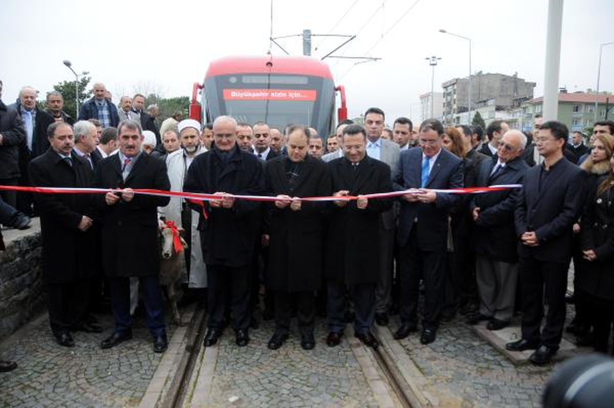Yeni Bakanı Karşılama Kuyruğu (2)