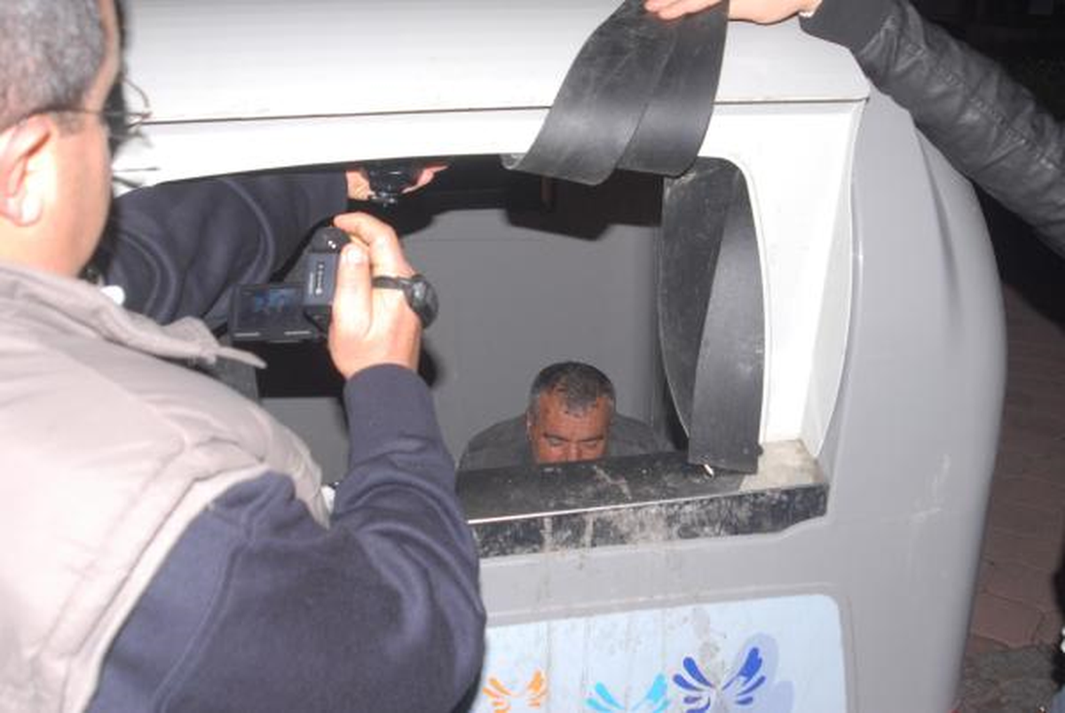Yeni Yıla Çöp Konteynırında Girmek İstedi