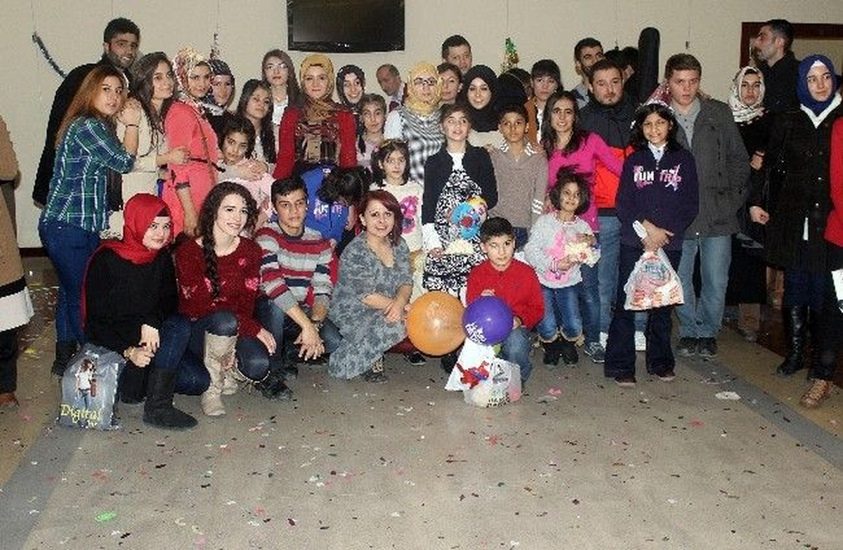 Yetiştirme Yurdunda Kalan Çocuklar Yeni Yıla "Merhaba" Dedi