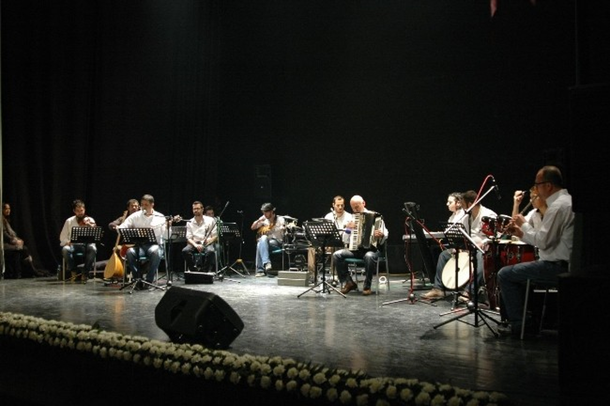 Yksm\'de Folk Müziği Konseri